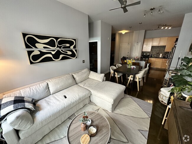 Building Photo - 3000 Vanderbilt Pl Rental