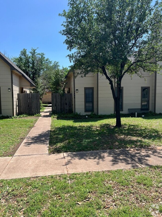Building Photo - Great Duplex Unit Rental