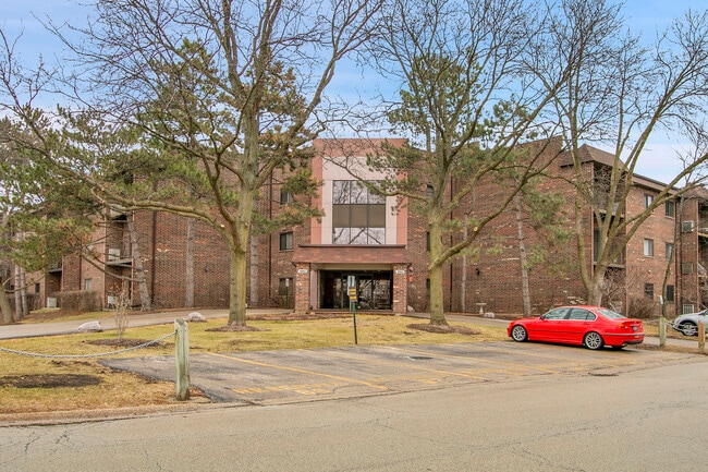 Building Photo - 1002 Castilian Ct