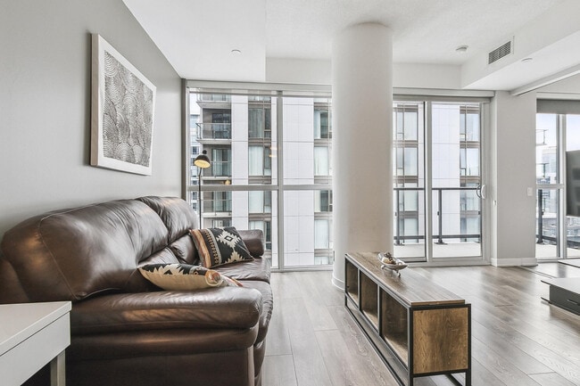 Photo - 93 Peter St Unit FL1-ID1030916P