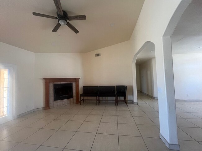Photo - 4 bedroom 2bathroom Home Available now!
