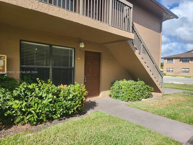 Photo - 10037 Winding Lake Rd Unit 102