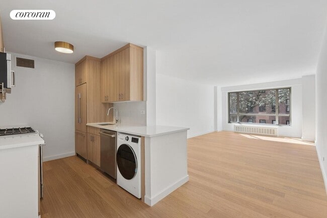 Photo - 501 E 87th St