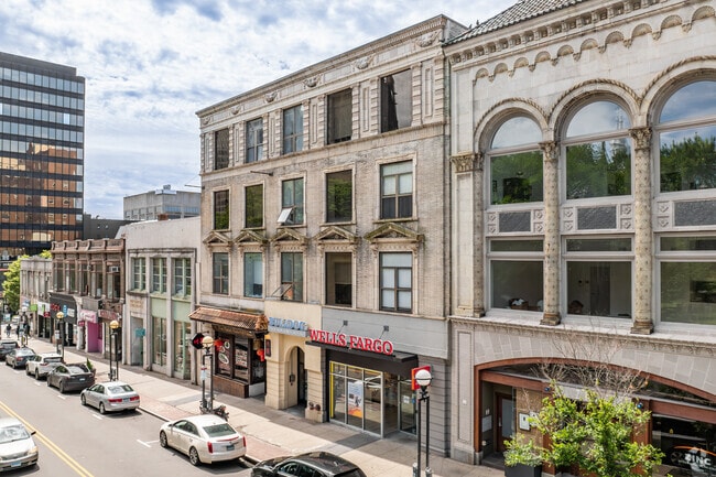 Photo - Bulldog Apartments