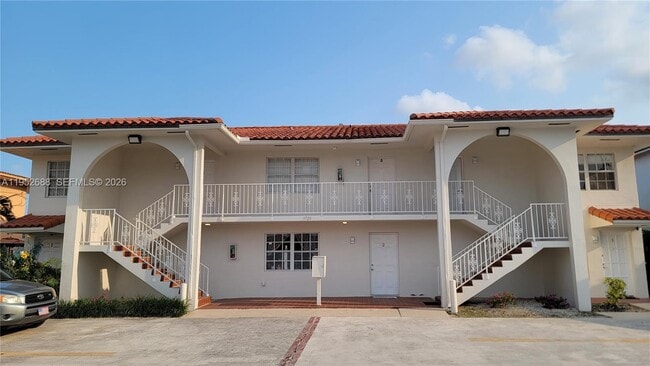 Building Photo - 5720 SW 5th St Unit 3