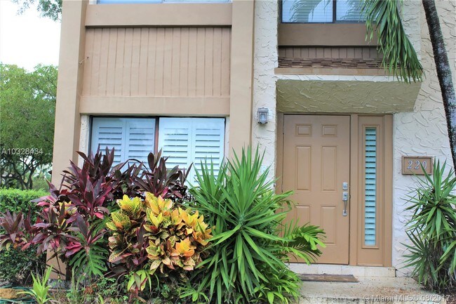 Photo - 220 Wimbledon Lakes Dr