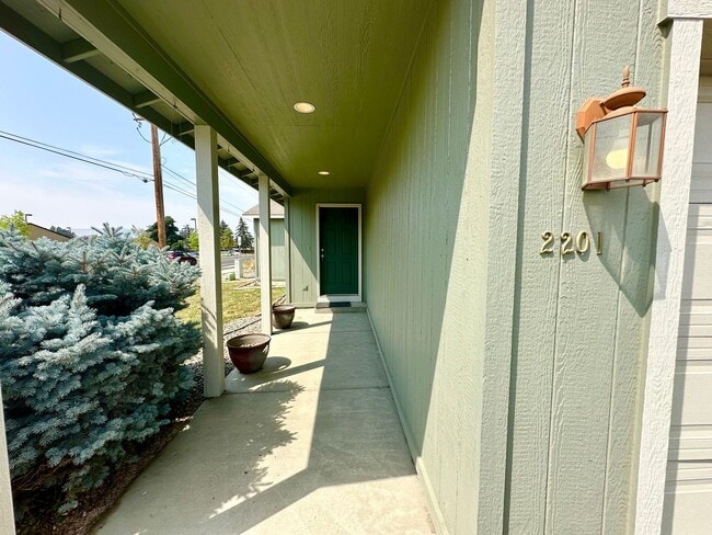 Photo - 3 Bedroom 2 Bath Home with Garage and Yard