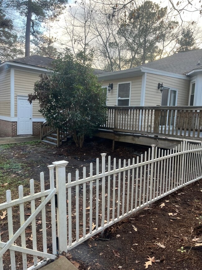 Photo - 224 Muirfield Ct E