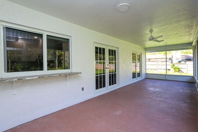 Photo - ***GREAT LOCATION LOGAN WOODS***OVERSIZED ...