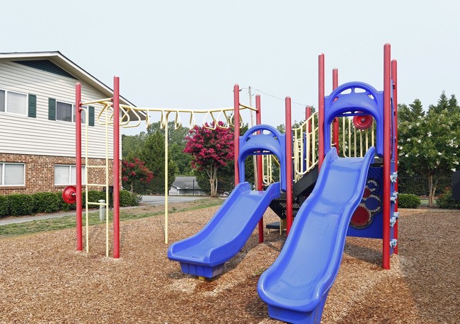 Rolling Hills - Rolling Hills Apartments