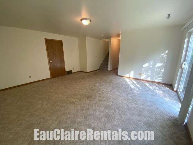 Family Room - 2265 Frank St Unit 2265