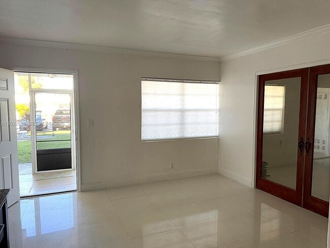 Building Photo - 1450 NE 170th St Unit 106