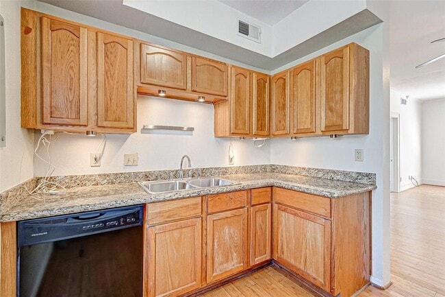 Photo - 1024 Heights Blvd Unit 3