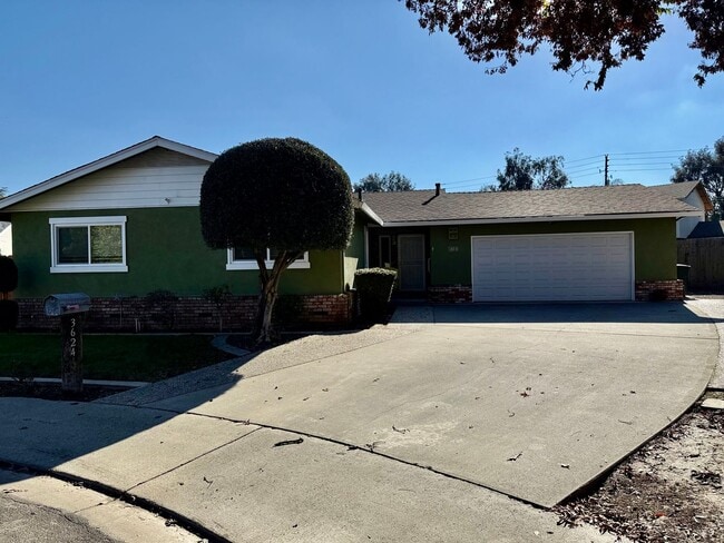 Building Photo - Single story home in established neighborhood!