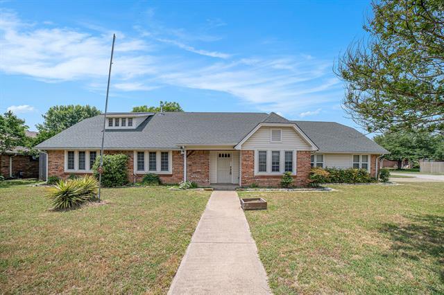 Building Photo - 2940 Flamingo Cir