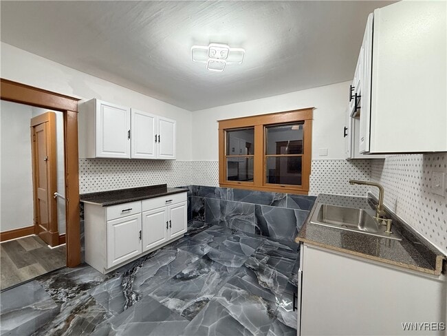 Photo - 111 Dempster St