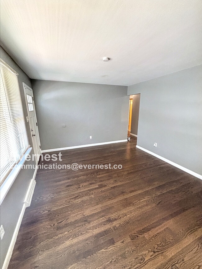 Photo - 1142 Maple Ave