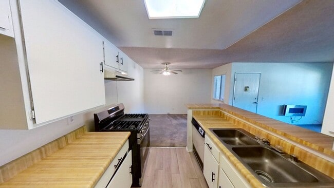 Photo - Charming 1 Bedroom 1 Bathroom Unit in Redl...