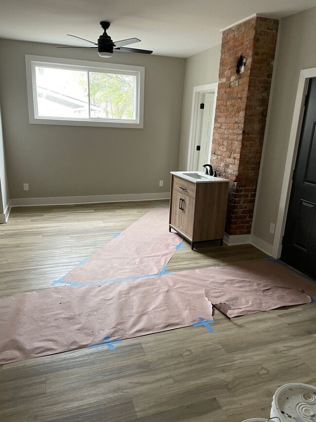 Photo - Shelby Park Amazing Newly Renovated 2 Bedr...