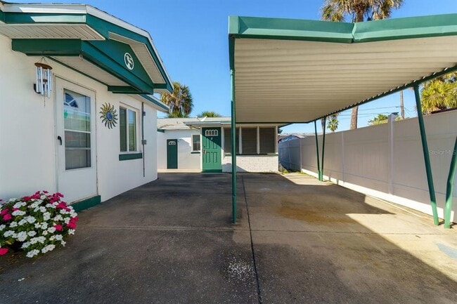 Building Photo - 553 72nd Ave