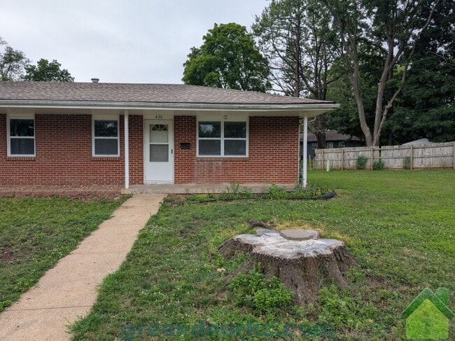 Building Photo - 420 Holiday Dr Rental