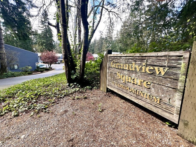 Building Photo - Beautiful Townhome For Rent in the Tranquil Chambers Bay Unit 8-B