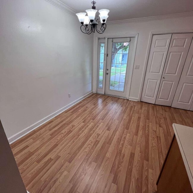 Photo - 1325 Greendale Ave