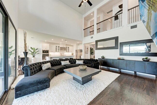 Building Photo - 5028 Olimpico Wy