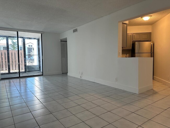 Photo - 215 Lake Pointe Dr Unit 113