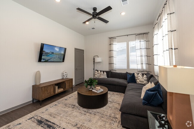 2BR, 2BA - 1,014SF - Living Room