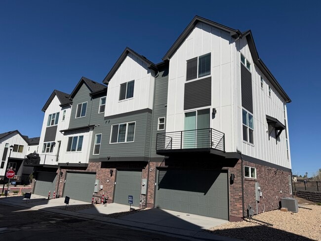 Building Photo - 4050 Ascend Grv