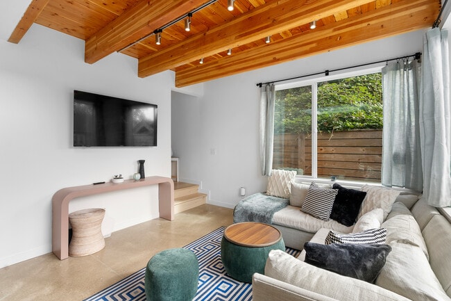 Photo - 3590 SW Patton Rd