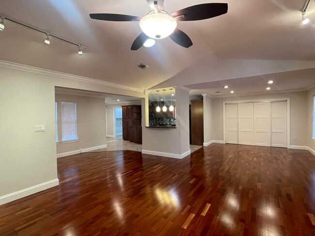 Photo - 1624 Oakmont Cir