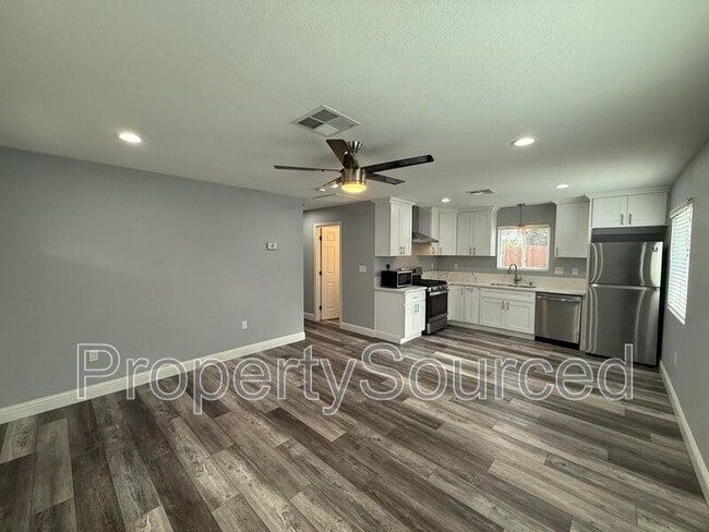 Photo - 805 W Yosemite Ave