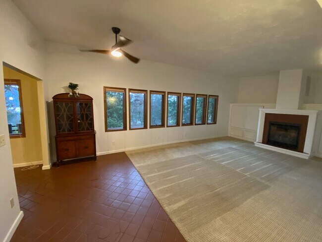 Photo - 530 NW Hot Springs Alameda Rd