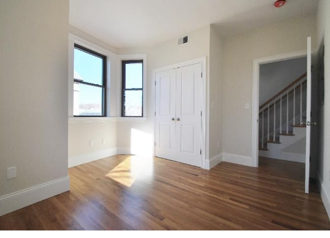 Photo - 143 Marcella St