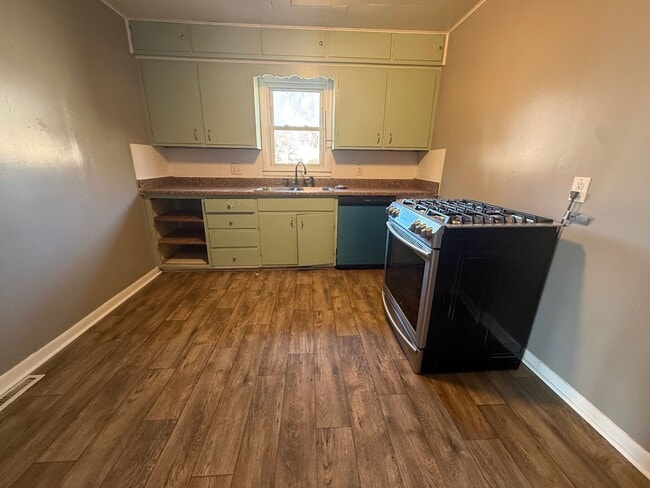 Photo - 4 Bedroom 1 Bath house with a HUGE Yard & Shop!!