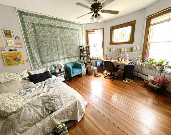 Photo - $500 rebate promo! Cat-Negotiable Apt Nea...