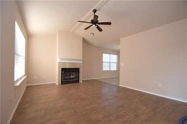 Photo - 803 SW Krug Rd