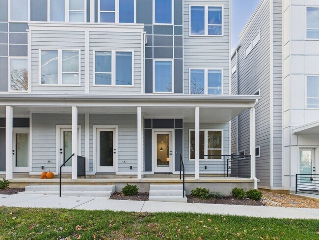 Building Photo - 913 Bainbridge St Unit A