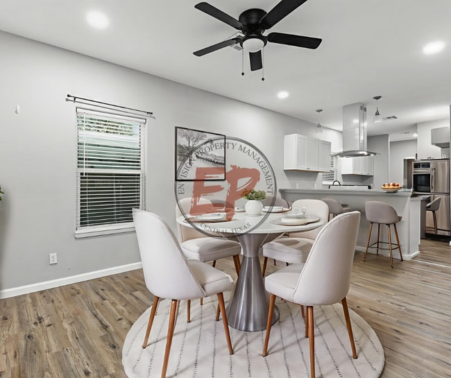 Photo - 221 N Bermuda St