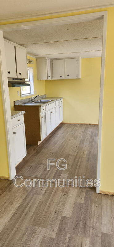 Photo - 112 Laurin Dr