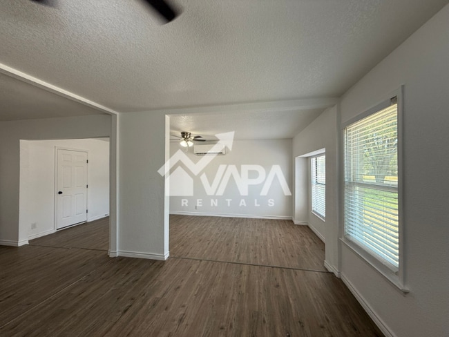 Photo - 5014 Benham Dr