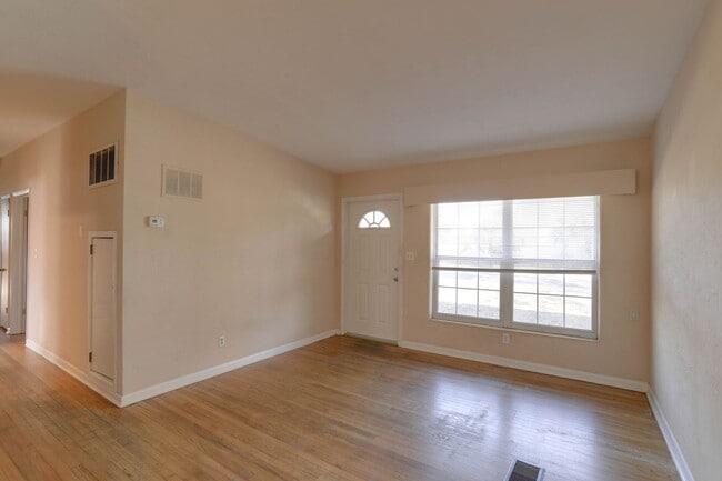 Photo - 1704 Edmundshire Rd