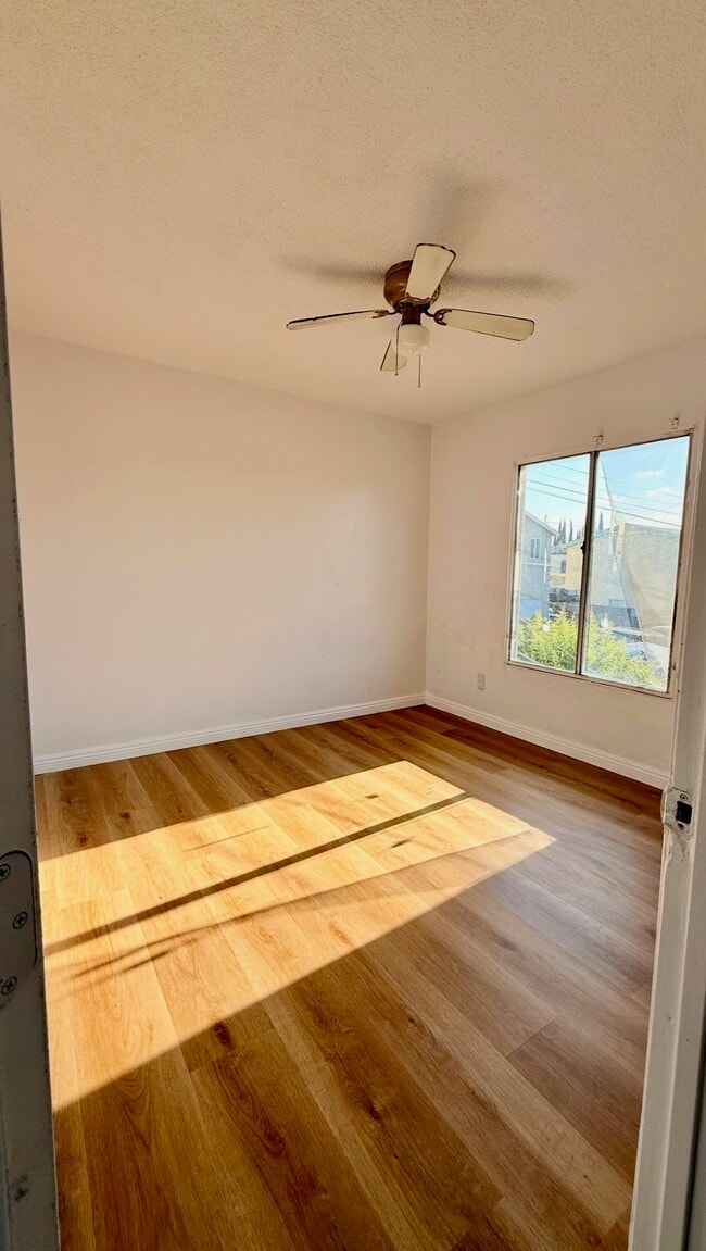 Photo - 124 W 95th St Unidad 124 W. 95th St