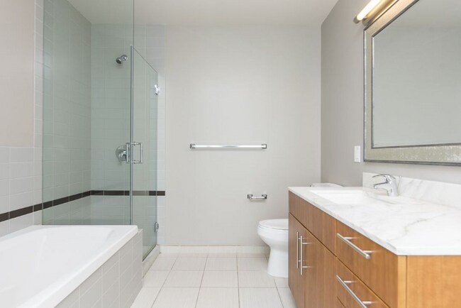 Photo - 6 W Illinois St