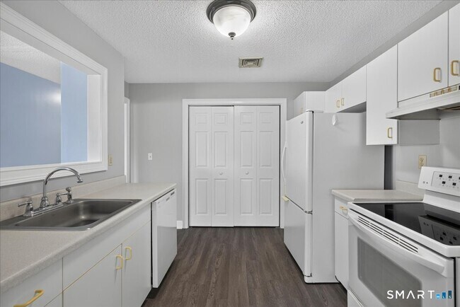 Photo - 75 Redwood Dr Unit 305
