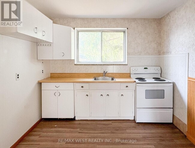 Photo - 32 Broadleaf Rd