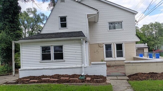 Photo - Spacious 3 bedroom 1 Bath in Warren!