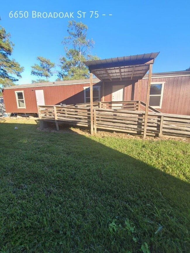 Building Photo - 6650 Broadoak St